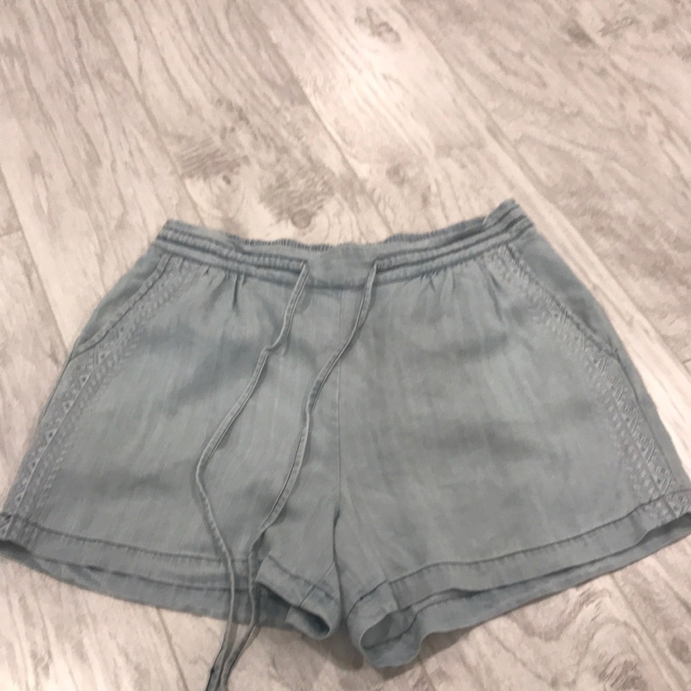 Drawstring light denim shorts